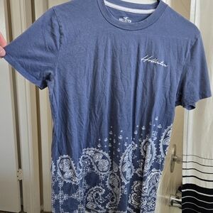 Hollister Men's Navy Paisley Tee